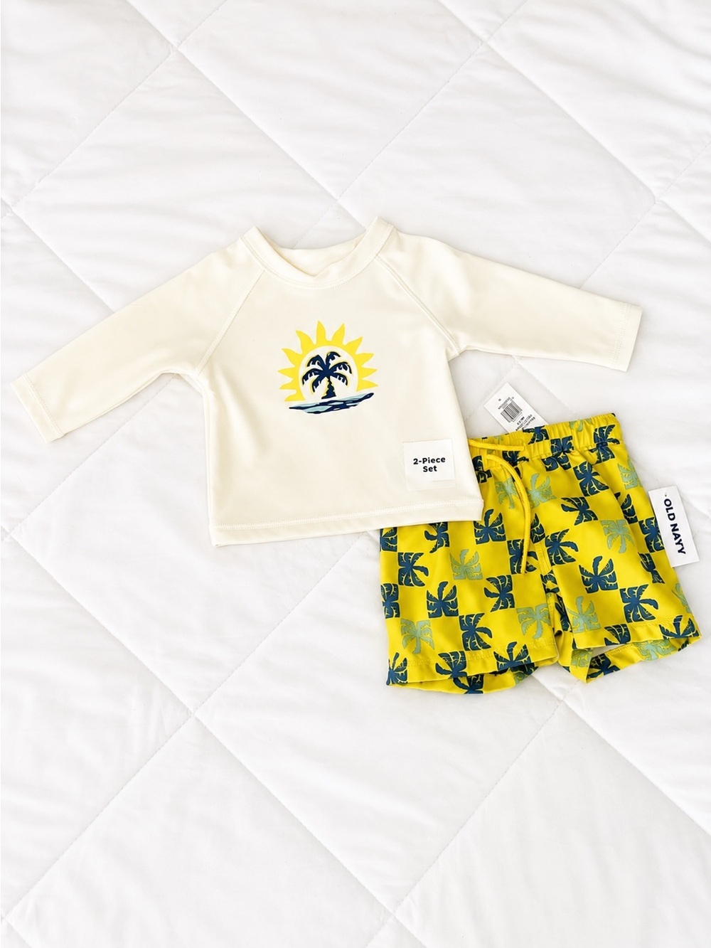 🆓 $0 WITH PURCHASE - OLD NAVY NWT 2 Piece Baby Swim Top Rash Guard Shorts 0-3 M